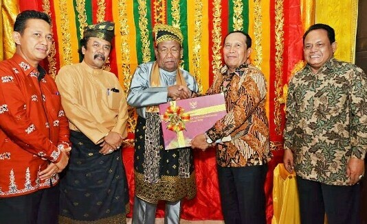 Bupati Rohul Raih Sertifikat WBTB Indonesia 2018 dari Mendikbud RI