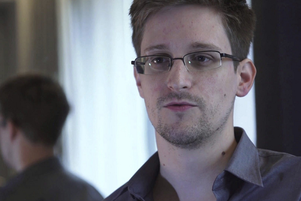 Snowden, dari Intelijen Amerika, Buron dan Kini Menjadi Penyanyi