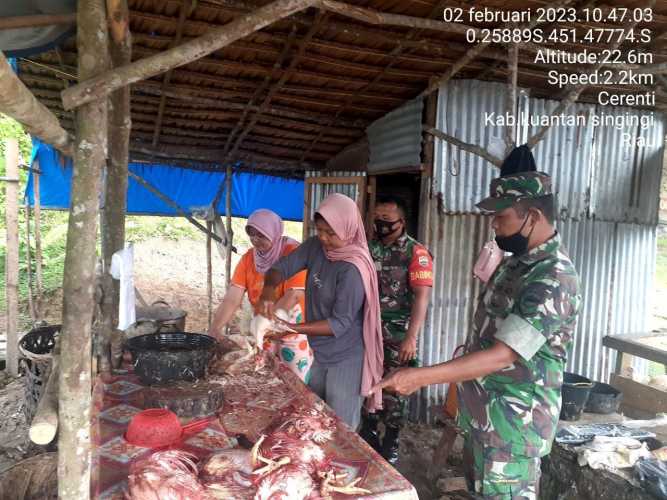 Babinsa Koramil 06/Cerenti Kodim 0302/Inhu Pantau Perkembangan Harga Kebutuhan Pokok Di Wilayah Kecamatan Cerenti Desa Sikakak 