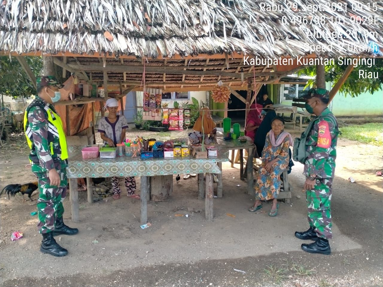 Babinsa Koramil 06 /Cerenti Kodim 0302/Inhu Himbau Warga Masyarakat Untuk Patuhi Protokol Kesehatan Covid-19 di Pulau Panjang Cerenti