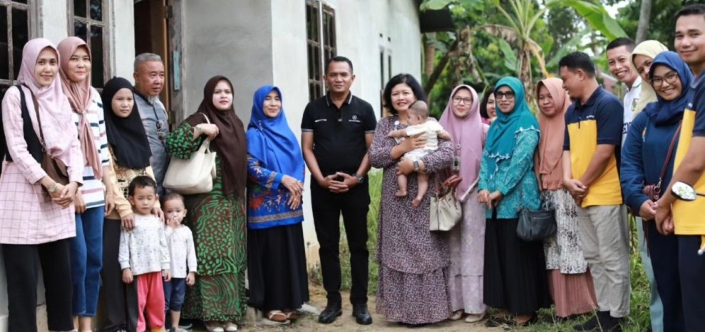 Kepala BKPSDM Irwan Suryadi Berikan Bantuan Asuh untuk Anak Stunting di Kelurahan Lembah Damai
