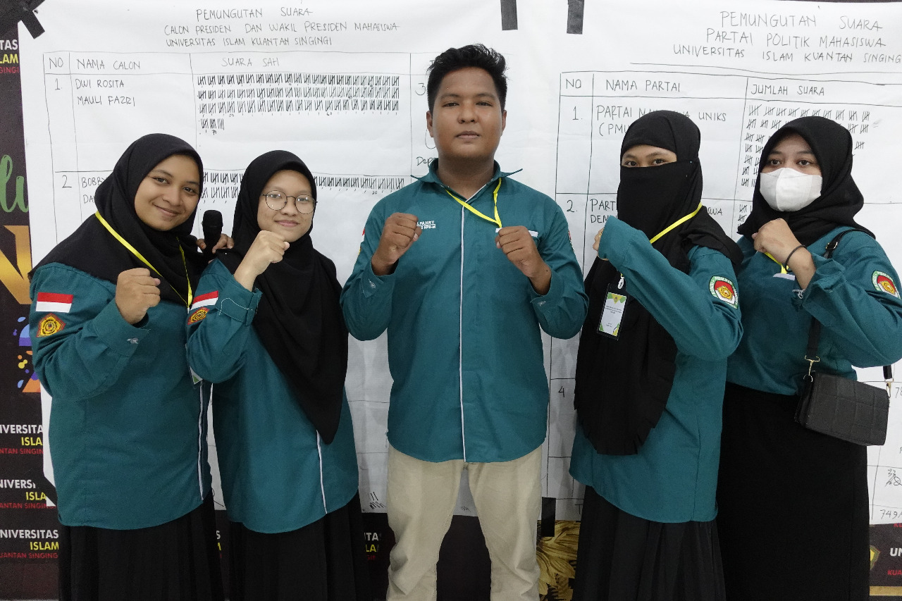 Komisi Pemilihan Umum Mahasiswa (KPUM) UNIKS Sukses Selenggerakan Pemilihan Presma, Pasangan Dwi Rosita-Mauli Fazri Memperoleh Suara Terbanyak