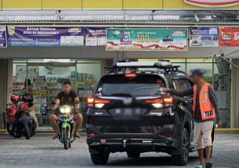 Setelah Tarif Parkir Tepi Jalan Turun, Wali Kota Pekanbaru Akan Gratiskan Parkir di Minimarket