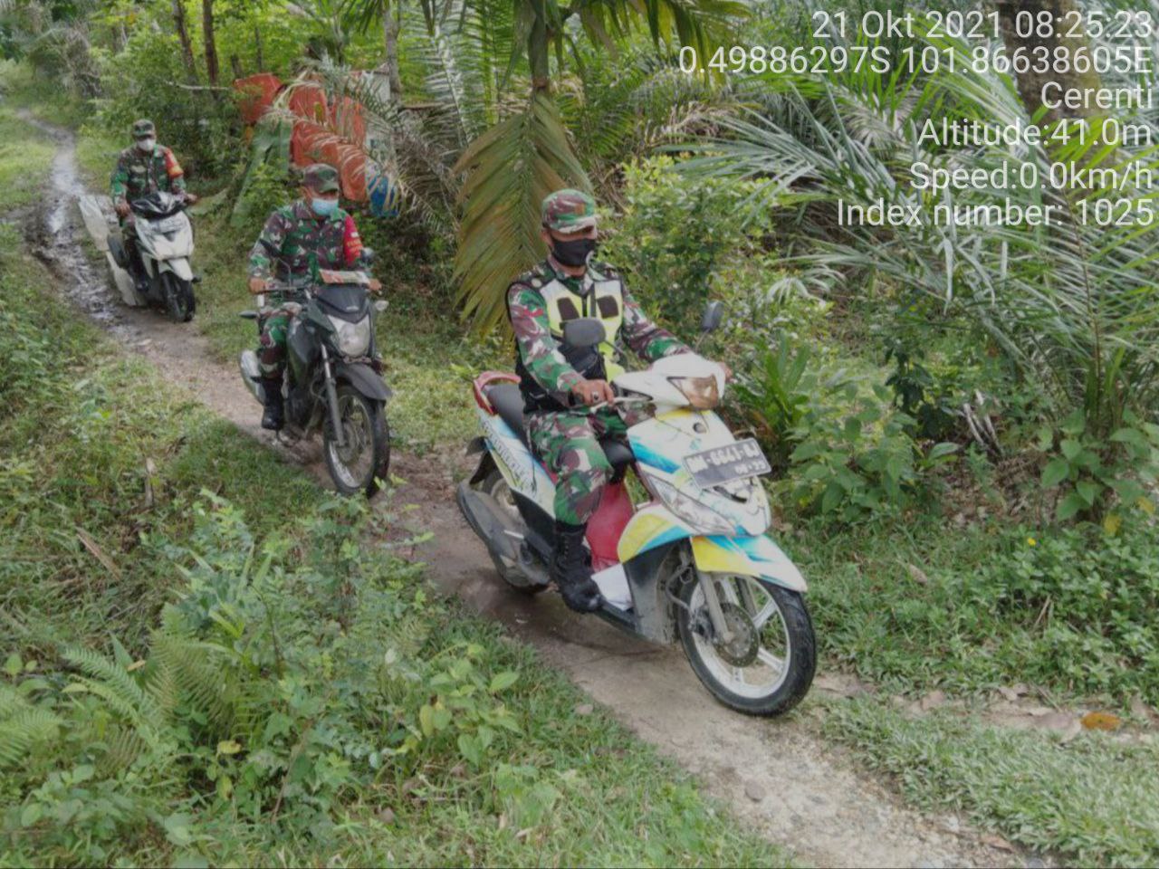 Babinsa Koramil 06/Cerenti Kodim 0302/ Inhu Laksanakan Patroli Untuk Cegah Kebakaran Hutan Dan Lahan di Pulau Jambu Kecamatan Cerenti