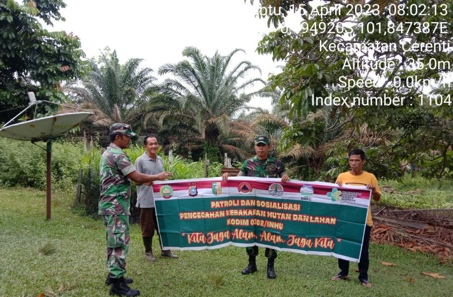 Babinsa Koramil 06/Cerenti Kodim 0302/Inhu Melaksanakan Patroli Untuk Cegah Kebakaran Hutan Dan Lahan di Desa Kampung Baru Cerenti