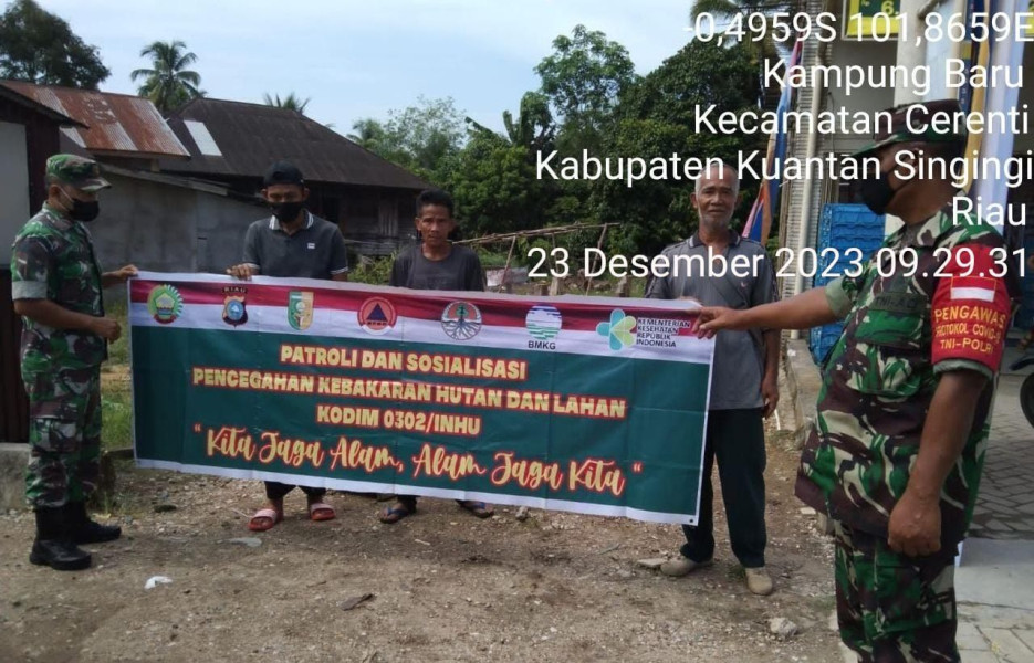 Antisipasi Karhutlah Diwilayah Kecamatan Cerenti Para Babinsa Koramil 06/Cerenti Kodim 030/Inhu Laksanakan Patroli Dan Sosialisasi Karhutla