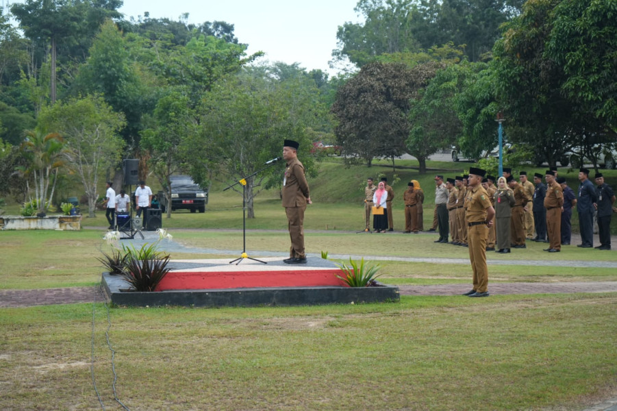 Jadi Pimpinan Apel  Sekda Minta ASN Untuk Menjaga Netralitas Dan Tegakkan Disiplin