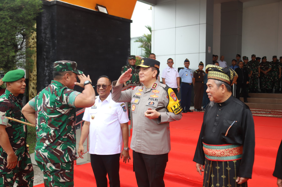 Kapolda Riau Sambut Kedatangan Pangdam I/BB di Pekanbaru