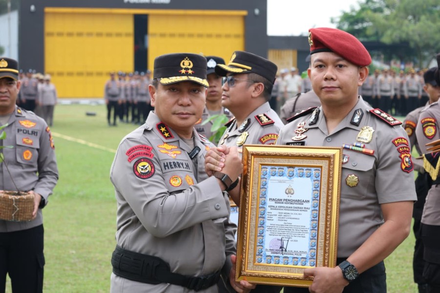 Ungkap Kasus Besar hingga Selamatkan Nyawa, 133 Personel Polda Riau Terima Penghargaan