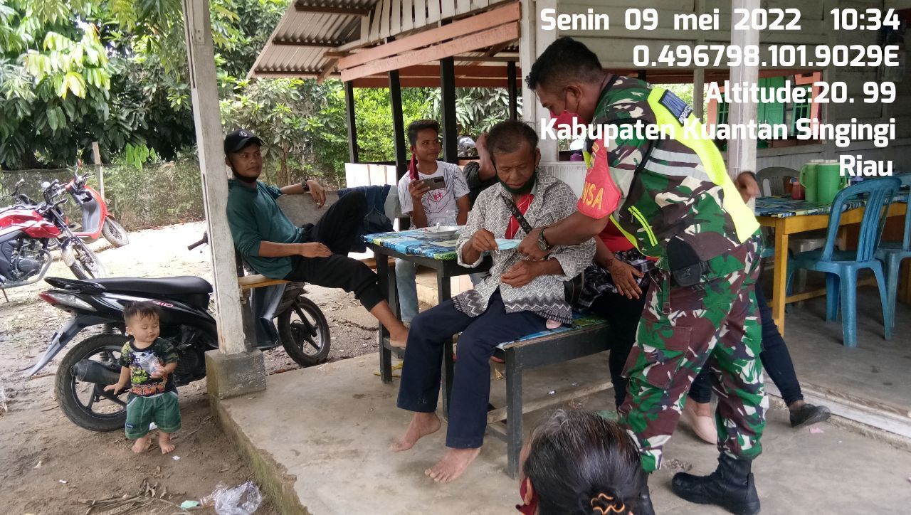 Terus Jaga Hubungan Baik, Babinsa Koramil 06/Cerenti Kodim 0302/Inhu Giat Melaksanakan Komsos Dengan Warga Binaan