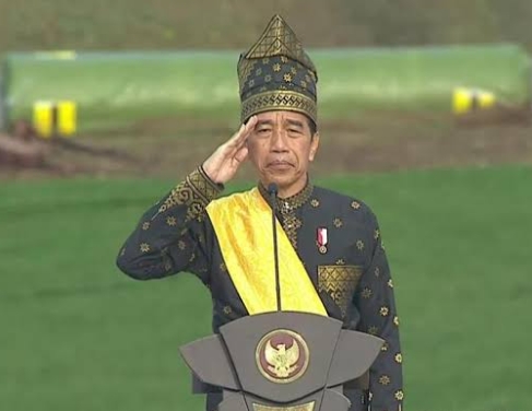 Harlah Pancasila, Jokowi Pakai Baju Adat Melayu Pimpin Upacara di Blok Rokan