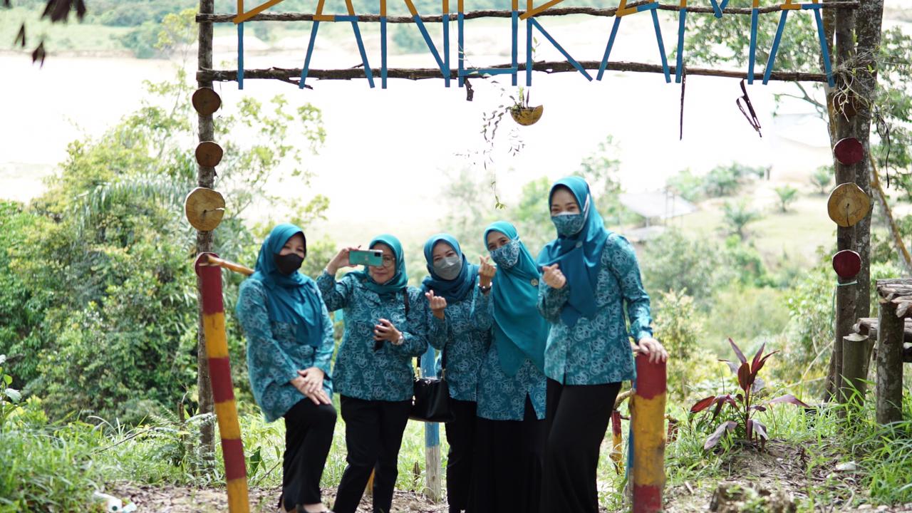 Obyek Wisata Bukit Cokiak; Wella, Suguhkan Panorama Nan Menawan