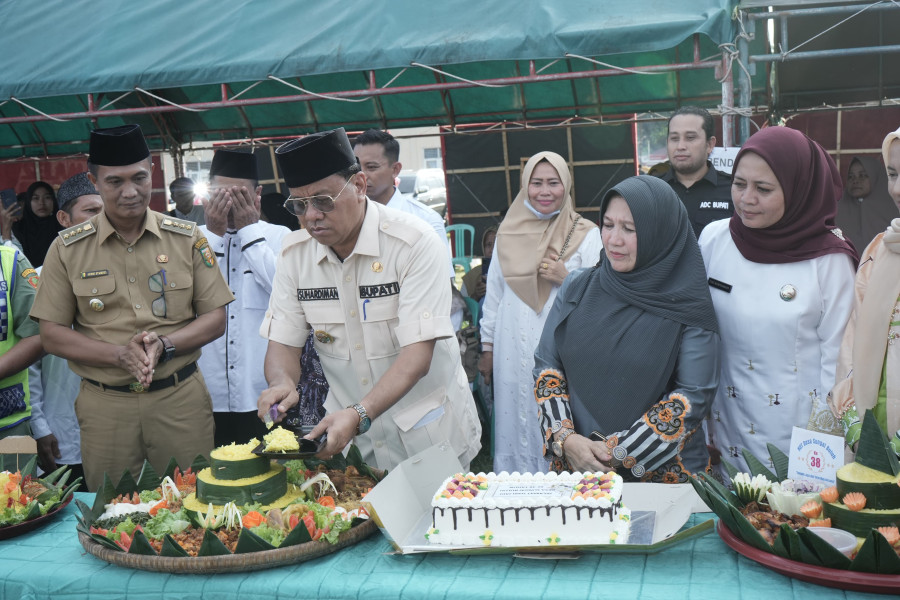 Audensi Dengan Masyarakat Sungai Buluh;  Bupati Instruksikan Perbaiki Akses Jalan Warga