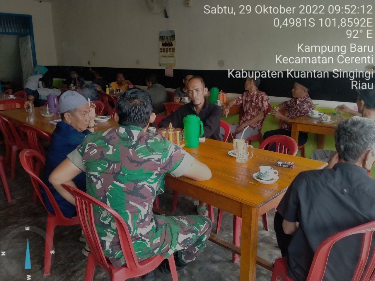 Babinsa Koramil 06/Cerenti Kodim 0302/Inhu,Kopda Mohammad Soleh Komsos Dengan Warga Binaan Memberikan Pengertian Tentang Pentingnya Menjaga Protokol Kesehatan