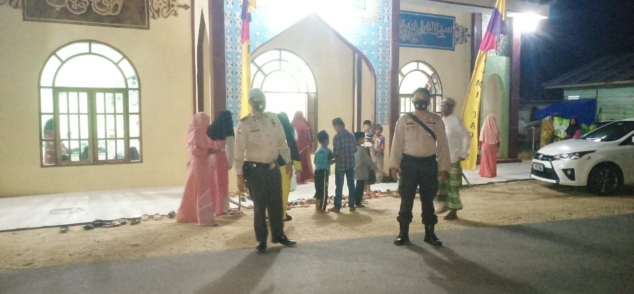 Personil Polsek Bunut Polres Amankan Acara Tabligh Akbar di Desa Balam Merah