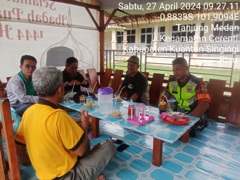 Di Wilayah Teritorialnya, Pratu Chumaidi Babinsa Koramil 06/Cerenti Kodim 0302/ Inhu Melaksanakan  Komsos 