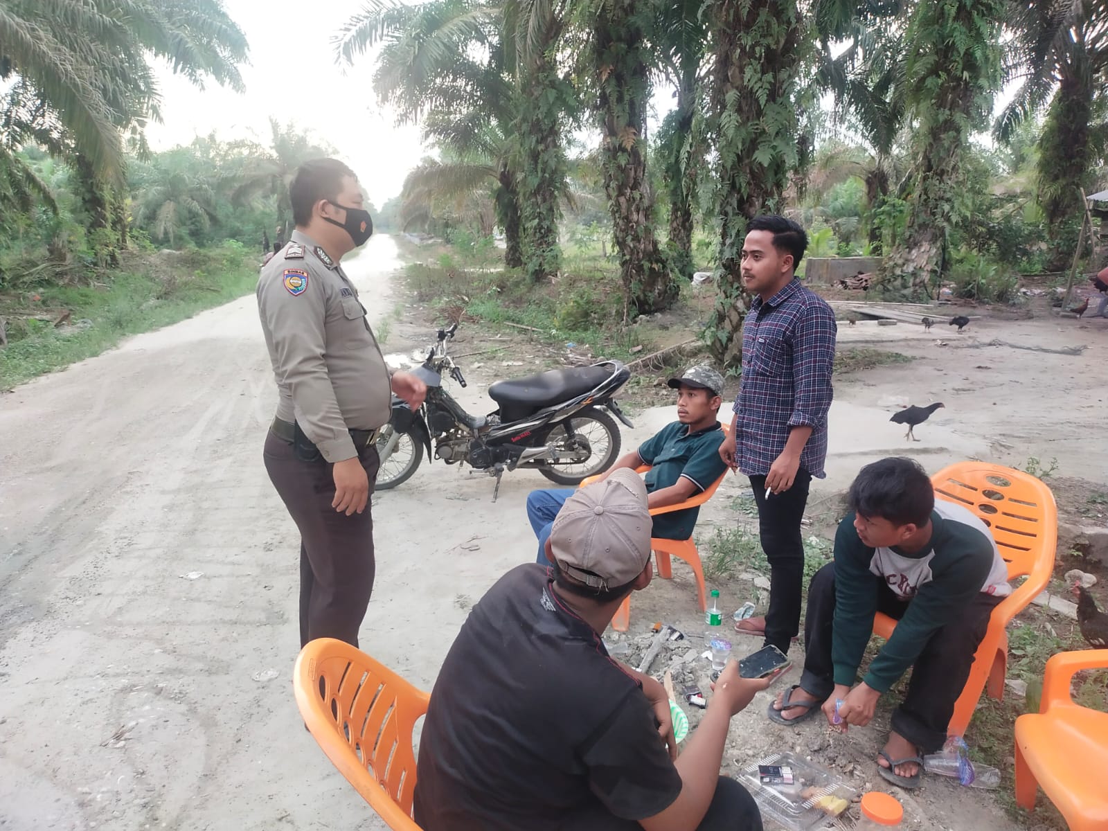 Polisi Kecamatan Langgam Lakukan Patroli C3 dan Sosialisasi Prokes Covid-19