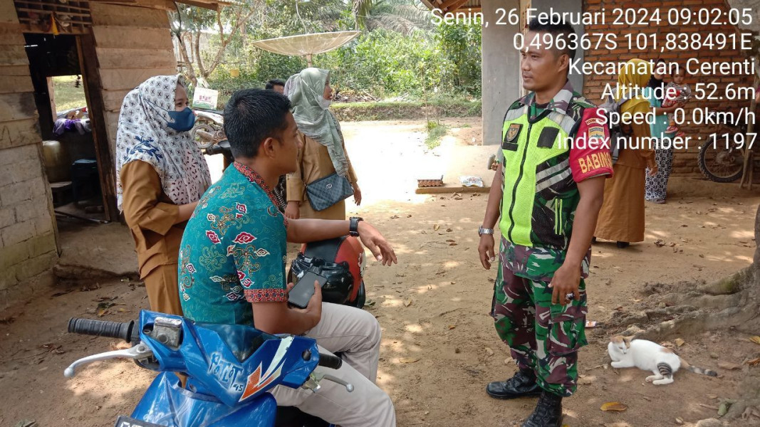 Di Kampung Pancasila Babinsa Koramil 06/Cerenti Kodim 0302/Inhu Lakukan Komsos 