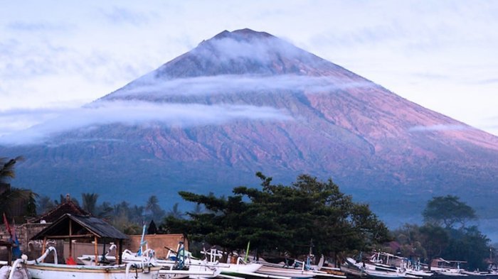Terekam 144 kali Gempa Vulkanik Dalam di Gunung Agung