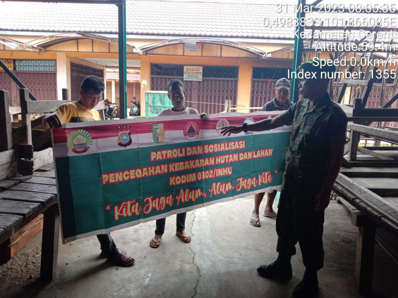 Babinsa Koramil 06/Cerenti Kodim 0302/Inhu Melaksanakan Sosialisasi  Dan Patroli Bahaya Karhutla