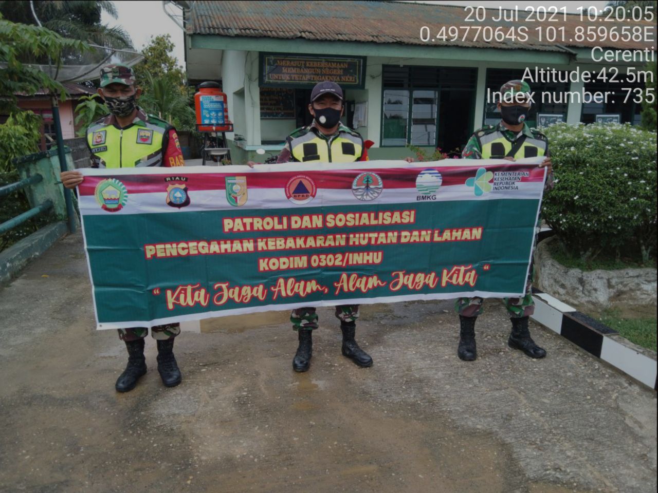 Anggota Koramil 06/Cerenti  Dim 0302/ Inhu Terus  Sosialisasikan Dan Patroli Tentang Bahaya Karhutla Di Wilayah Binaannya