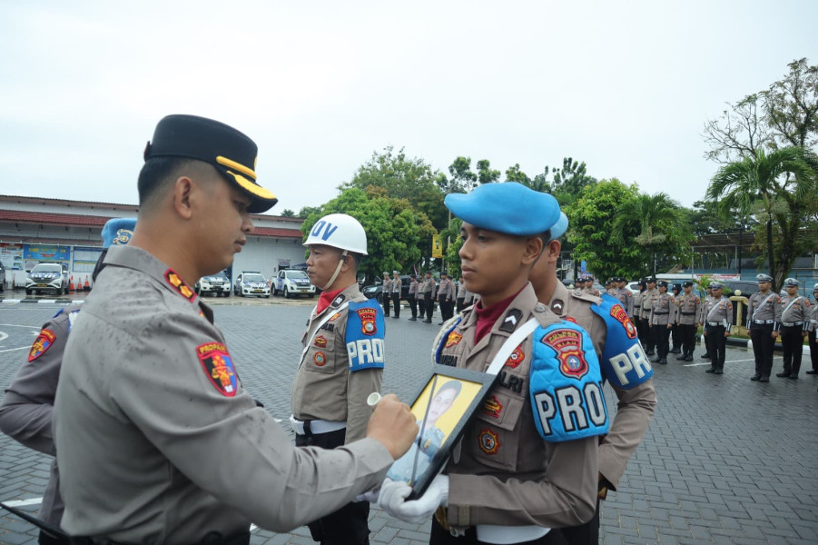 Terlibat Narkoba dan Disersi, Oknum Polisi Polres Inhu Dipecat Tidak Hormat