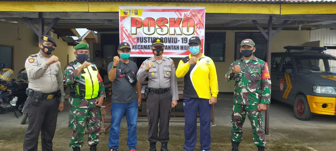 Cegah Penularan Virus Corona-19,Babinsa Ramil 07/Kuantan Hilir Dim 0302/Inhu Serda Ardiman Johari Bersama Anggota Bhabinkamtibmas Polsek Kuantan Hilir Melakukan OPS Yustisi