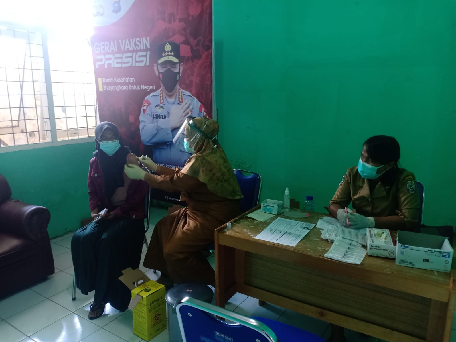 Dukung Program Pemerintah, Polsek Pangkalan Kuras Pantau Pelaksanaan Vaksinasi