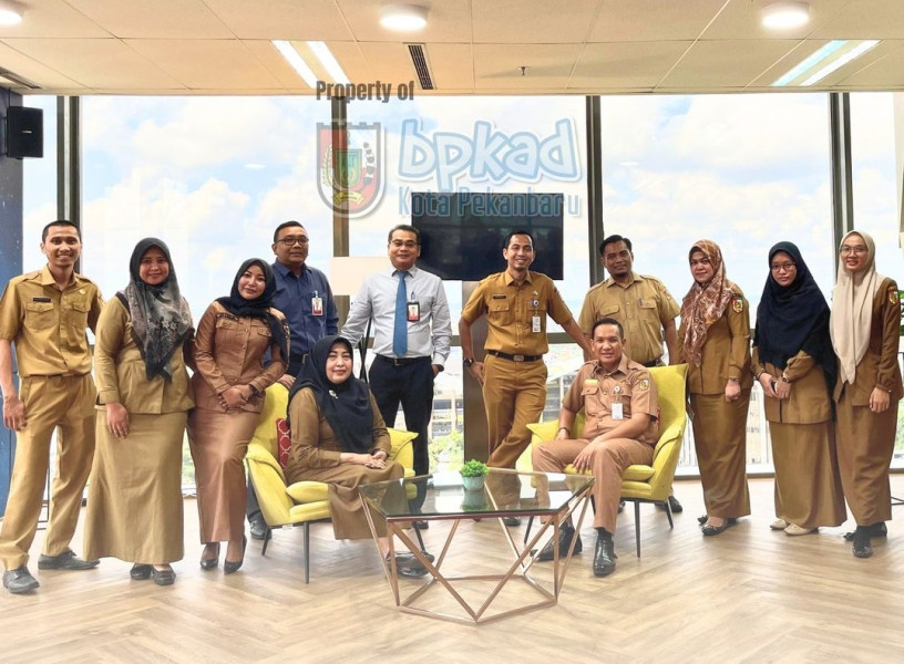 Kepala BPKAD Pekanbaru Hadiri Penandatanganan Perjanjian Kerja Sama Kartu Kredit Pemerintah Daerah