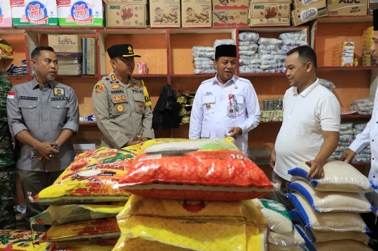 Tinjau Ketersedian Bahan Kebutuhan Pokok, Jelang Nataru, PLT Bupati Kuansing Suhardiman Amby Stok Kebutuhan Pokok Di Kuansing 