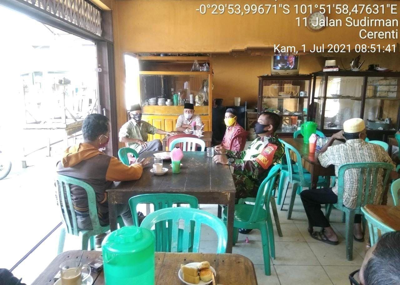 Kegiatan Komsos Babinsa Koramil 06/Cerenti Dim 0302/Inhu Merupakan Sarana Kebersamaan Dengan Warga Masyarakat