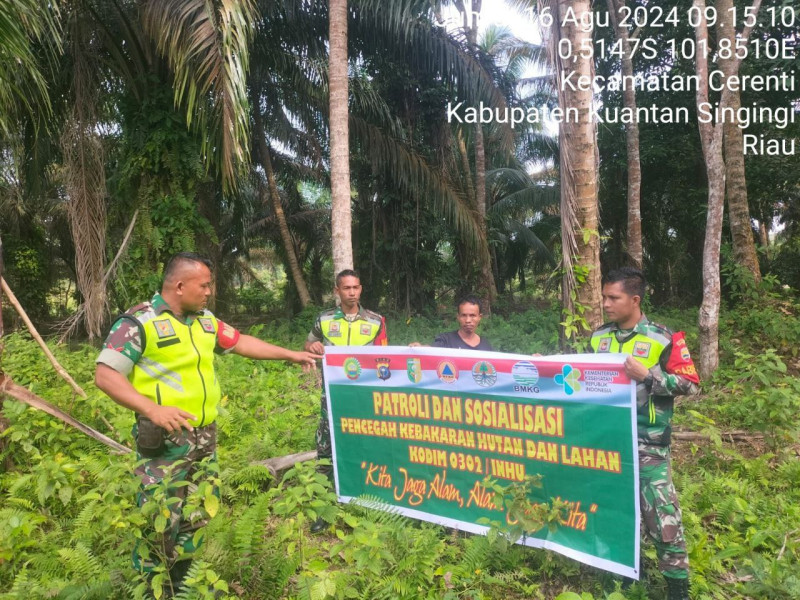 Cegah Karhutla, Babinsa Koramil 06/Cerenti Kodim 0302/Inhu Di Desa Sikakak Laksanakan Patroli Dan Sosialisasi Rutin Di Wilayah Binaan 