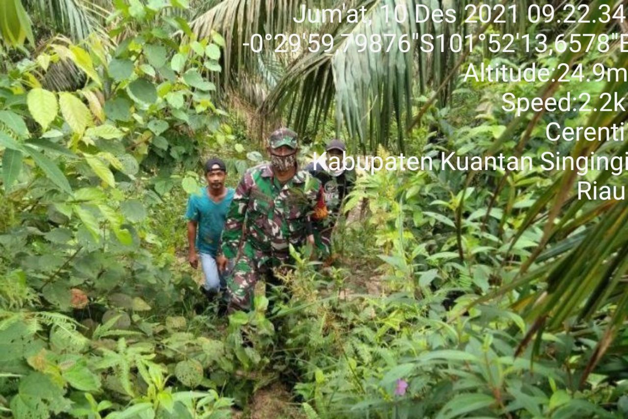 Tingkatkan Pengawasan Karlahut, Babinsa Koramil 06/ Cerenti Dim 0302/ Inhu Laksanakan Patroli dan Sosialisasi Kepada Masyarakat Desa Sikakak Kecamatan Cerenti