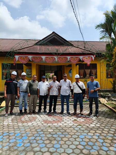 PT Pancaran Cahaya Sejati (PCS) melaksanakan kunjungan ramah tamah ke Sekolah Dasar (SD) yang berada di sekitar area pabrik, Desa Logas Hilir