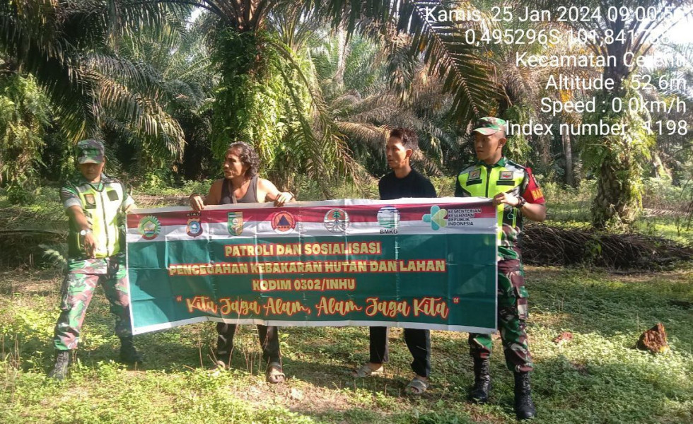 Pratu Viko Babinsa Koramil 06/Cerenti Kodim 0302/Inhu Laksanakan Patroli Untuk  Cegah Kebakaran Hutan Dan Lahan