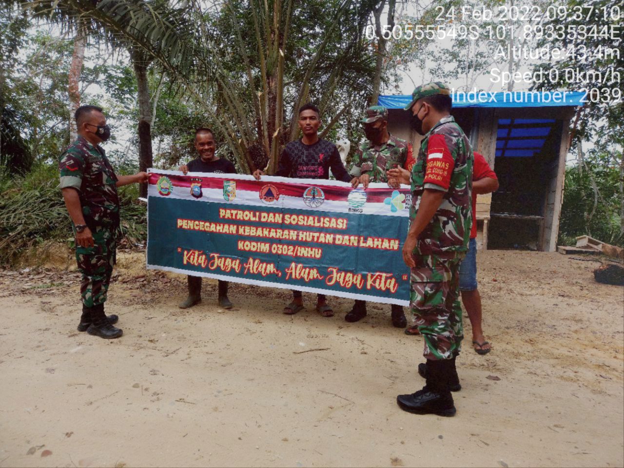 Babinsa Koramil 06/Cerenti Kodim 0302/Inhu Laksanakan Patroli Untuk Cegah Kebakaran Hutan Dan Lahan di Pulau Panjang Hulu Kecamatan Inuman