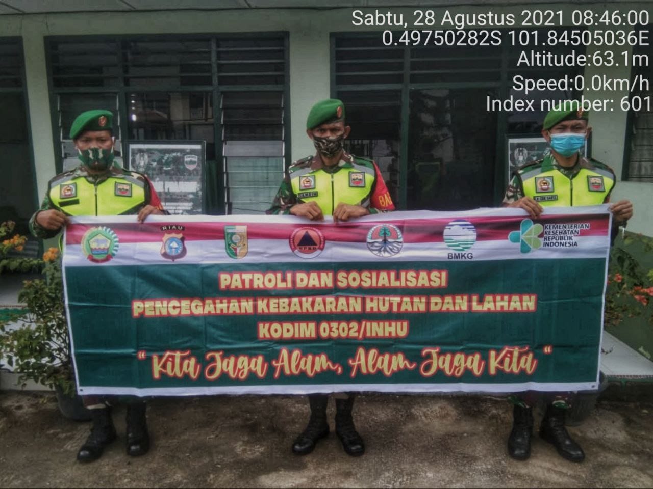Bintara Pembina Desa (BABINSA) Koramil 06/Cerenti Kodim 0302/ Inhu Laksanakan Patroli Untuk Cegah Kebakaran Hutan Dan Lahan di Desa Pulau Busuk Jaya