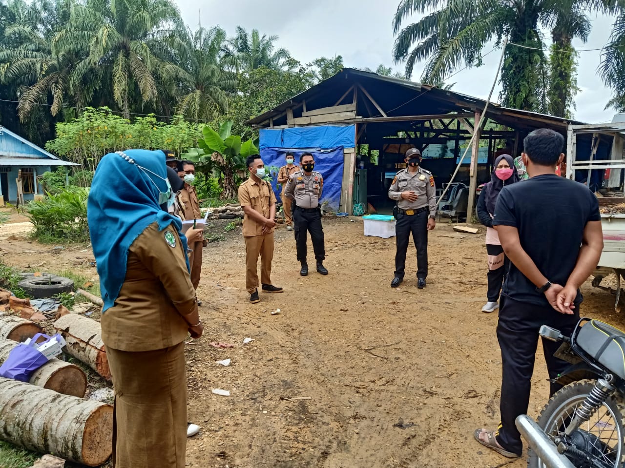 Polsek Pangkalan Lesung Bersama Tim Gugus Lakukan Tracking Kontak Pasien Covid-19