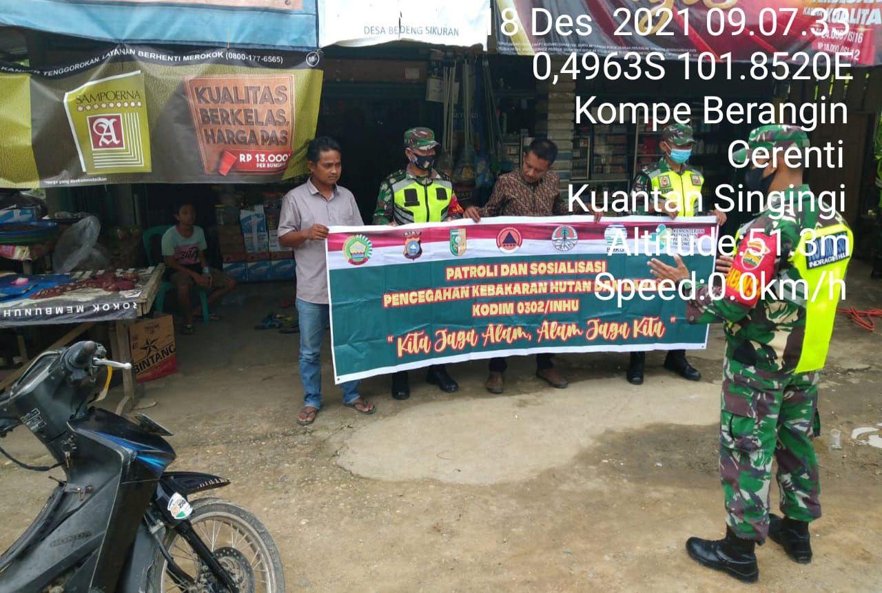 Babinsa Koramil 06/Cerenti Kodim 0302/Inhu Waspadai Karlahut, Tingkatkan Patroli Dan Sosialisasi Tentang Bahaya Karlahut Bersama Warga di Kompe Berangin