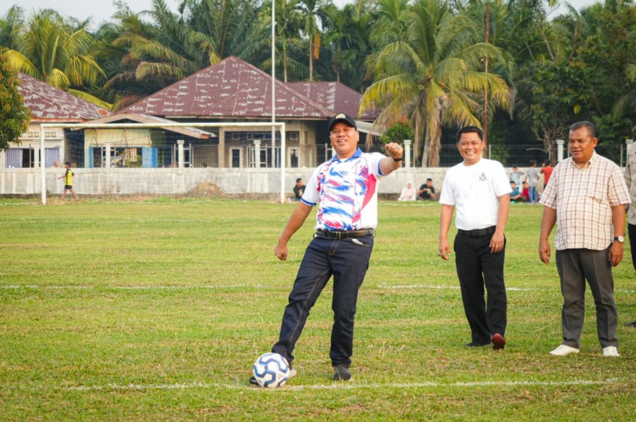 Bupati Kuansing Suhardiman Amby Buka Turnamen RMKK ke -27
