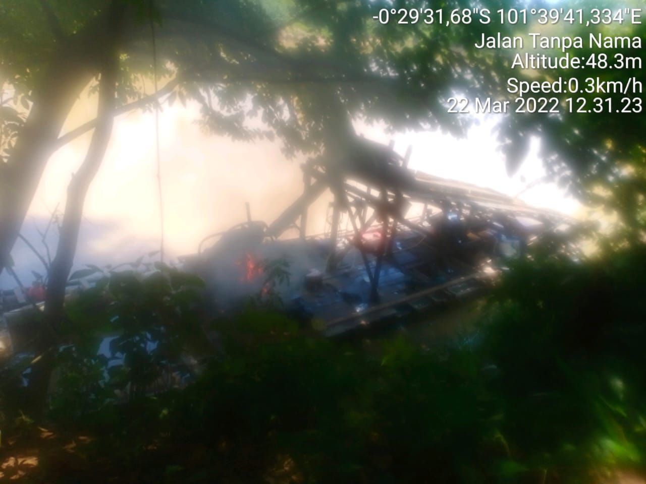 Respon Cepat Tembusan Surat Kades Ujung Tanjung. Kapolsek Benai Iptu Donal Jonson Tambunan dan Personil Musnahkan Rakit PETI