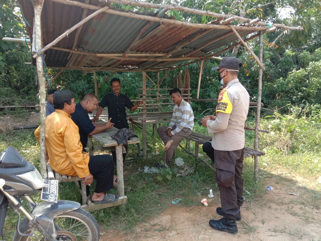 Personel Polsek Langgam Tegur 4 Warga Tak Patuhi Prokes