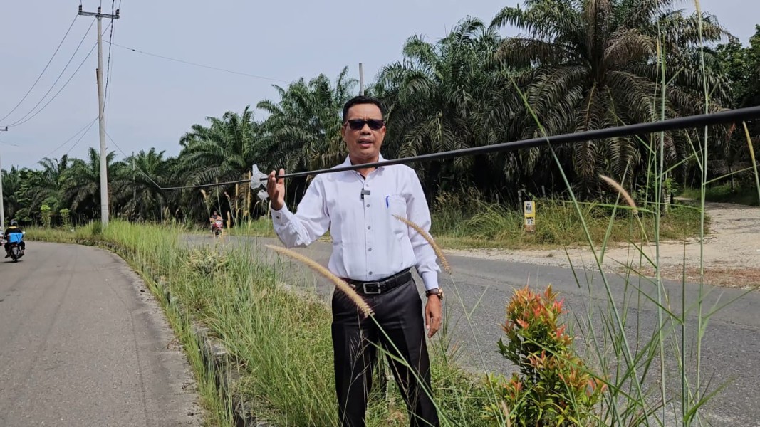 Kabel Internet Bahayakan Pengguna Jalan;  Camat Sentajo Raya Akan Lakukan Penertiban