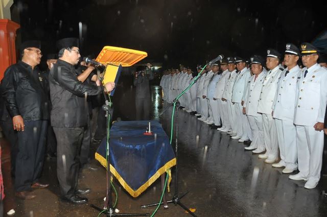 701 Pejabat Pemkab Inhu Dilantik Sambil Hujan-hujanan