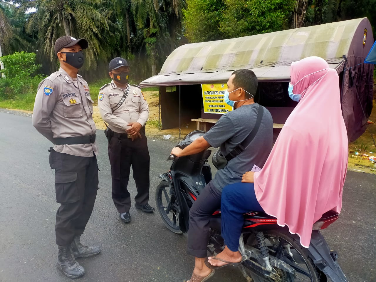 Sasar Pengendara, Polsek Kerumutan Gelar Penertiban Prokes di Pos PPKM