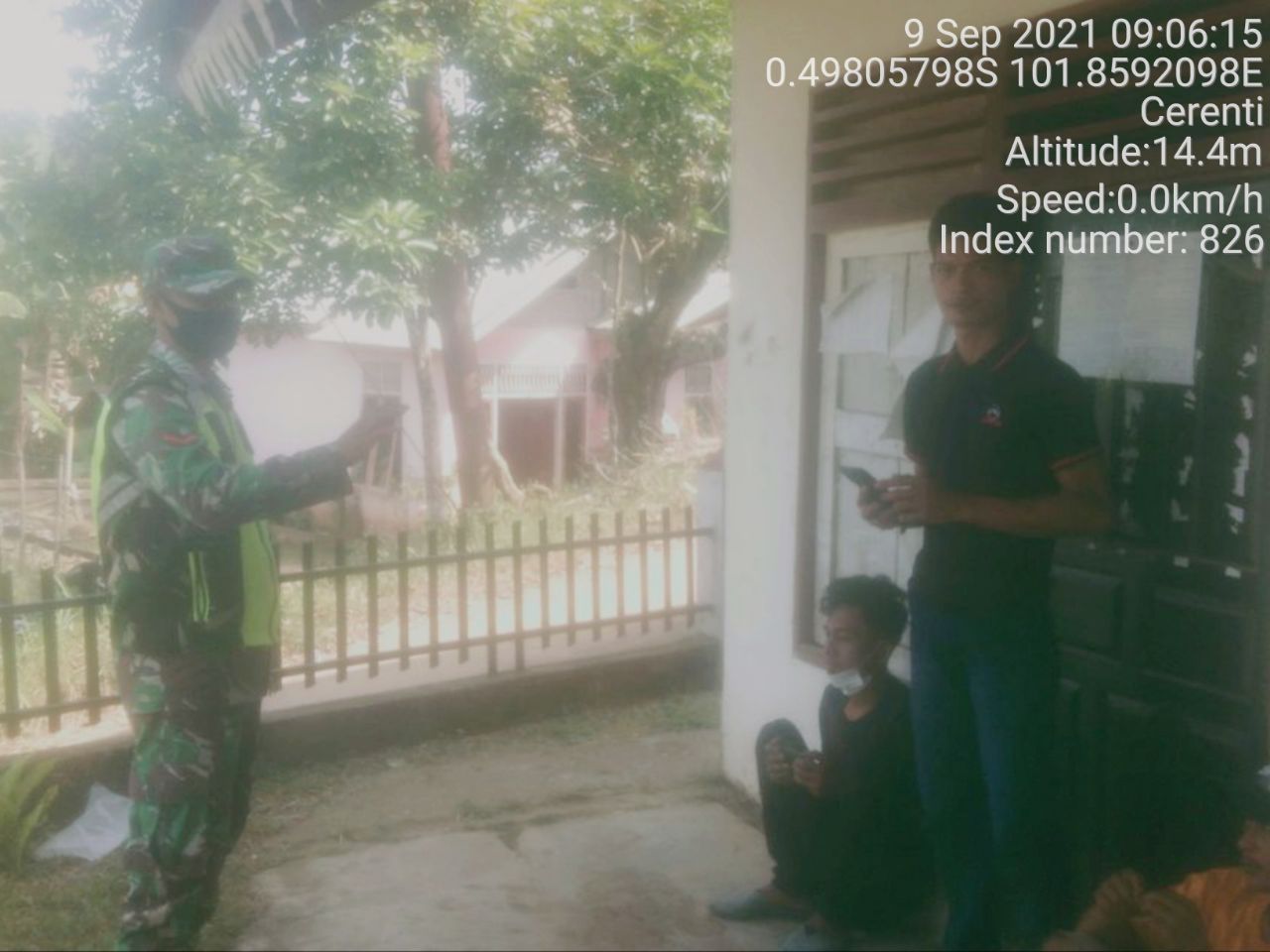 Babinsa Koramil 06/Cerenti  Dim 0302/Inhu Komsos Dengan Warga Desa Pulau Panjang Cerenti