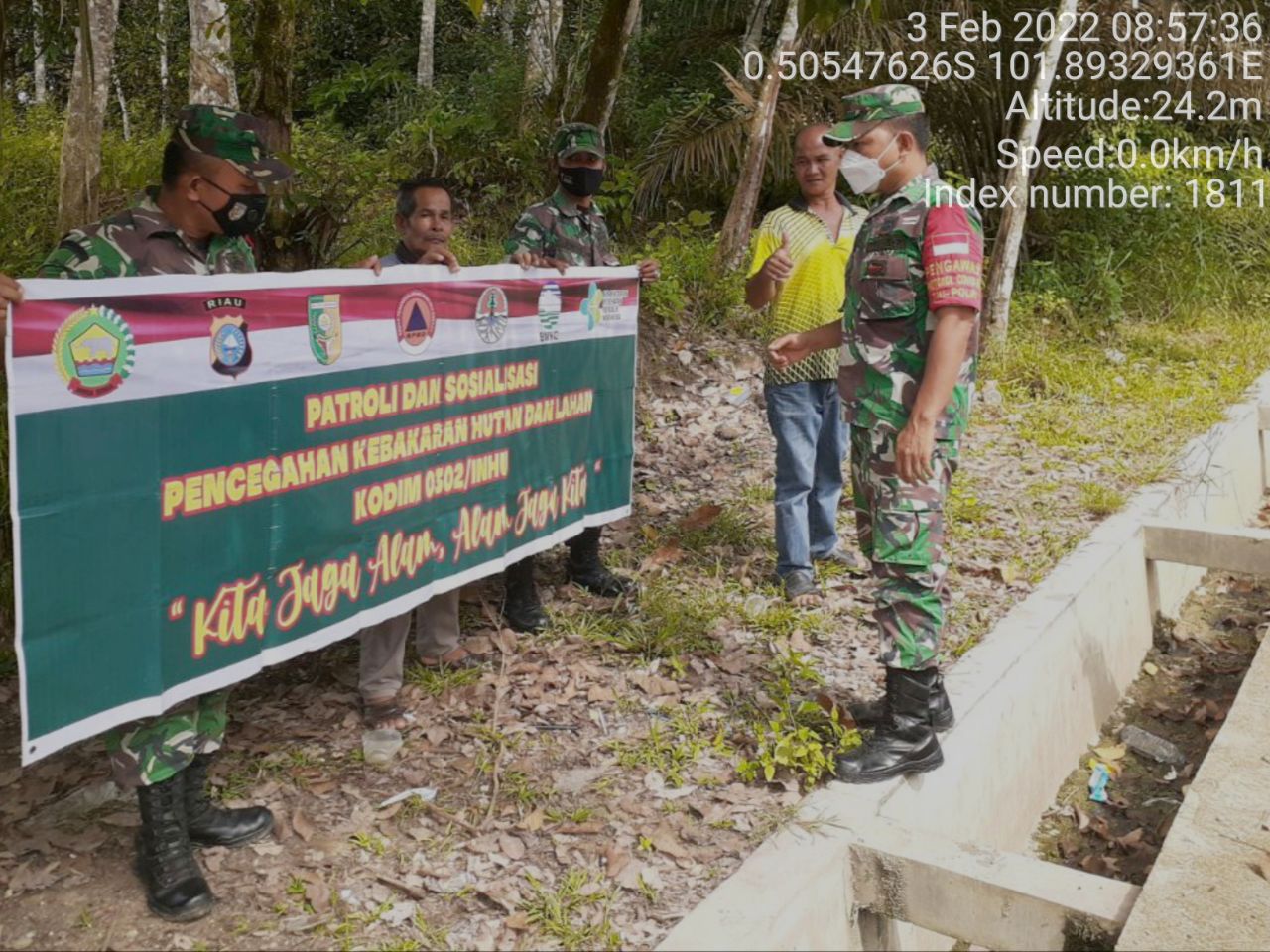 Babinsa Koramil 06/Cerenti Kodim 0302/ Inhu Laksanakan Patroli Untuk Cegah Kebakaran Hutan Dan Lahan di Banjar Nantigo