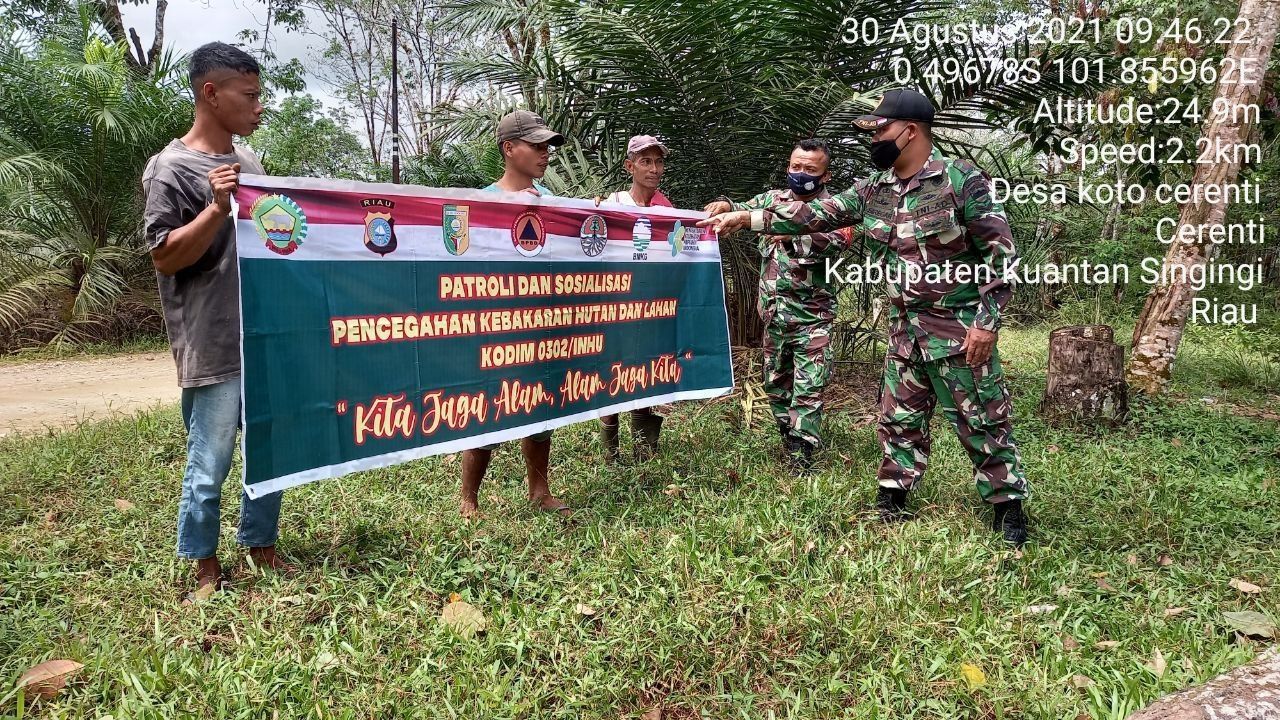 Anggota Koramil 06/Cerenti Kodim 0302/Inhu Terus  Sosialisasikan Dan Patroli Tentang Bahaya Karhutla Di Wilayah Desa Koto Cerenti Kecamatan Cerenti