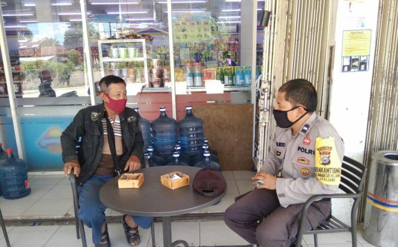 Bhabinkamtibmas Tak Henti Imbau Masyarakat Patuhi Protokol Kesehatan