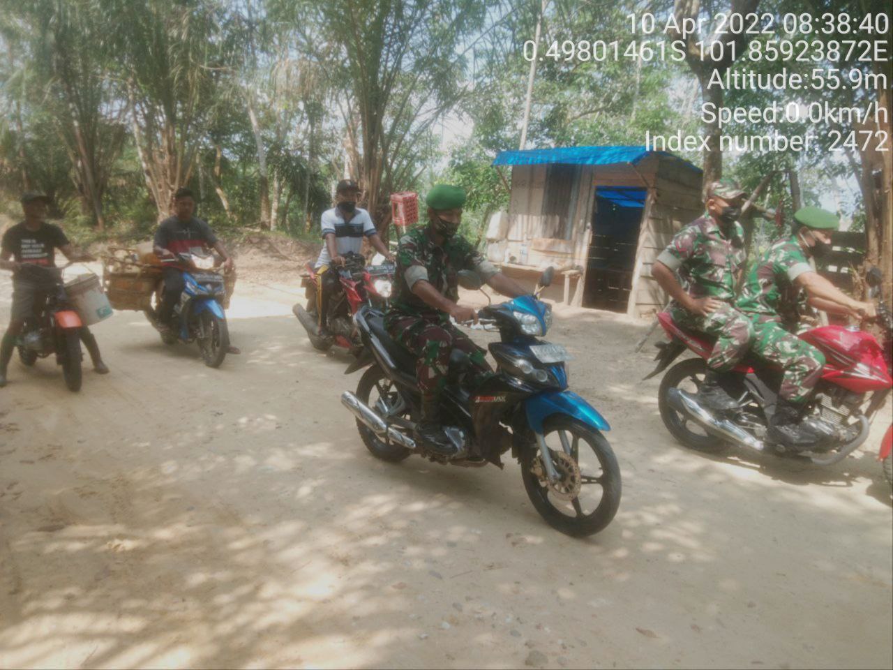 Dimusim Panas Saat Ini, Babinsa Koramil 06/Cerenti Kodim 0302/Inhu Laksanakan Patroli Untuk Cegah Kebakaran Hutan Dan Lahan